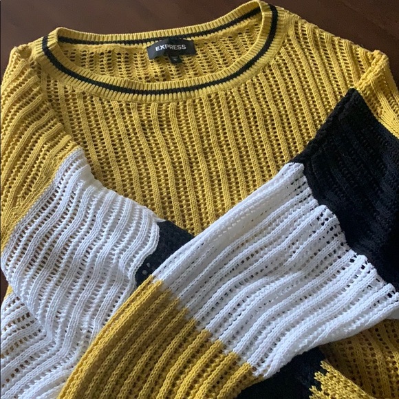 Express sweater. Size medium. - Picture 5 of 5